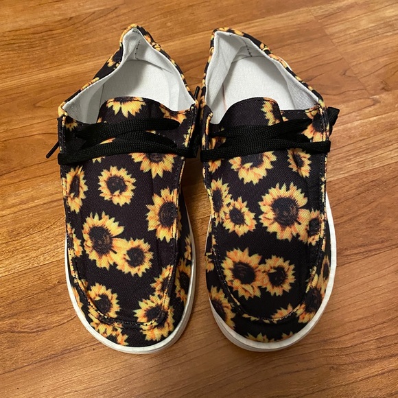 Restocked! Sunflower 🌻 Lace Up Flat Sneakers - Similar to Hey Dudes - NWT - - Picture 3 of 7